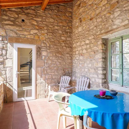 Le Petit Manoir Piscine Partagee Les Vans
