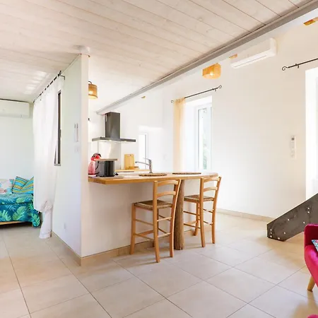 Le Petit Manoir Piscine Partagee Appartement Les Vans