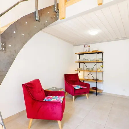 Le Petit Manoir Piscine Partagee *