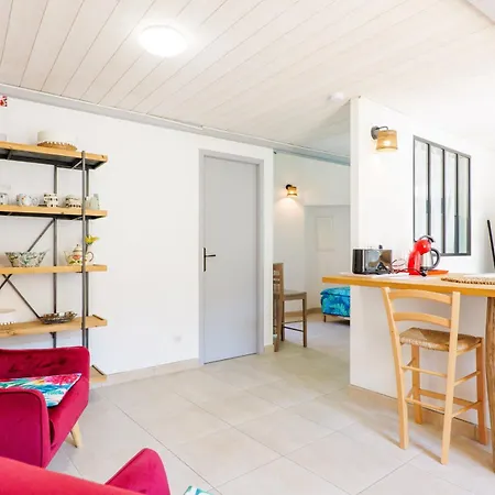 Le Petit Manoir Piscine Partagee * Les Vans