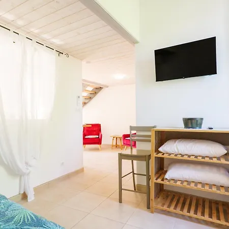 Le Petit Manoir Piscine Partagee Apartman