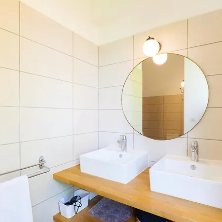 Appartement Le Petit Manoir Piscine Partagee Les Vans