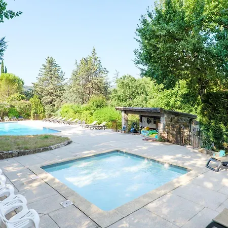 Le Petit Manoir Piscine Partagee